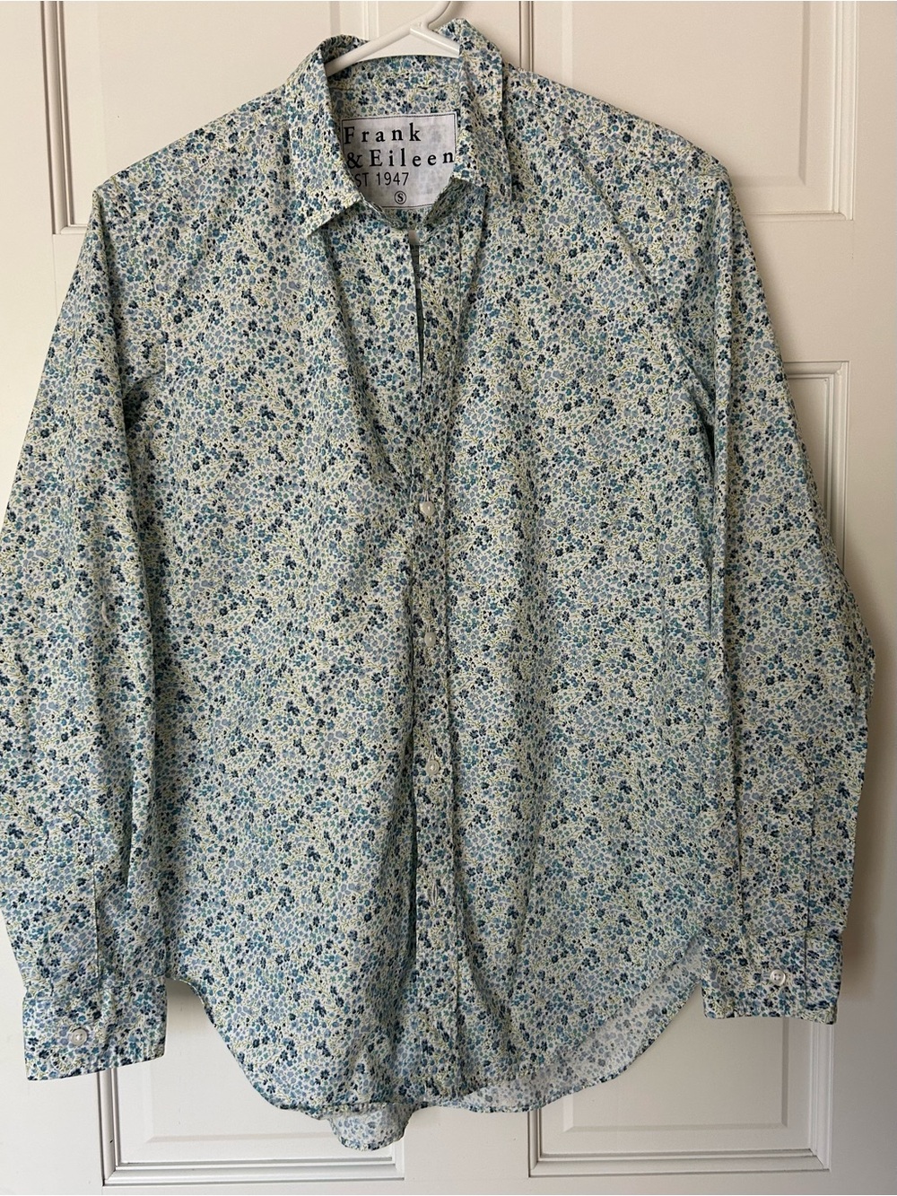 Frank & Eileen women’s Light Blue and Navy Floral Button-Down Shirt